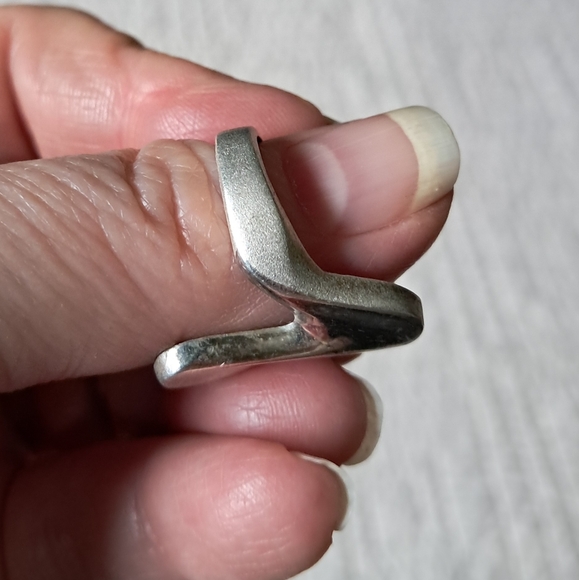 Sculptural Vintage 1960s Mexican Handmade Sterling Silver Modernist Ring - Picture 4 of 10